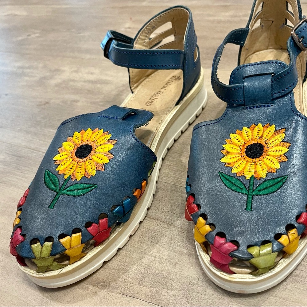 Hikal Bolom Sandals